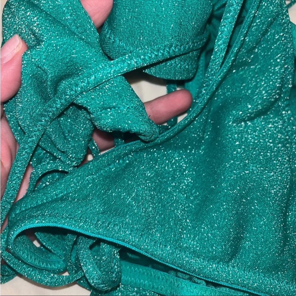 SOLD 🚫🚫🚫 Triangle Bikini - Picture 3 of 3